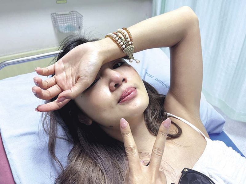 อัพเดทอาการ'กระแต อาร์สยาม'ล้มฟาดเย็บ 17 เข็ม  พักอย่างน้อย 1 เดือน ถือเป็นบทเรียนราคาแพงที่สุดในชีวิต