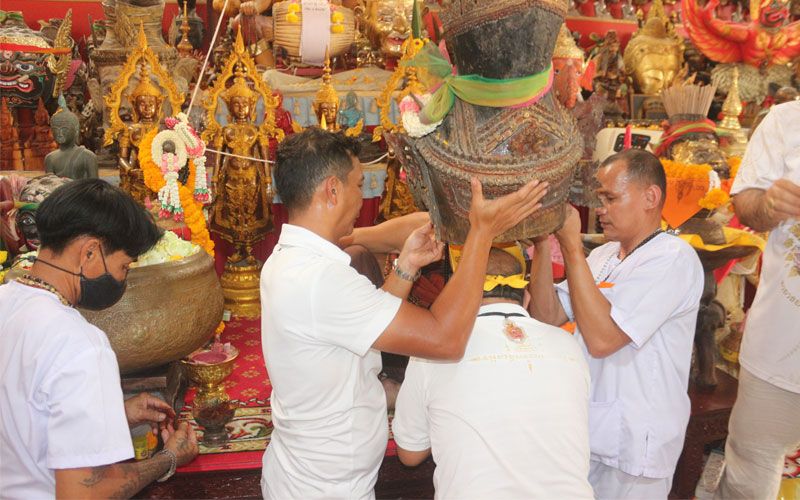 ส่องเลขเด็ดขันน้ำมนต์'ฤาษีเณร' พิธีครอบเศียรพ่อแก่-เป่ายันต์โสรฬมงคง