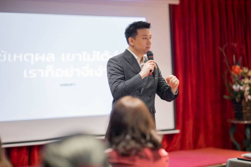 'อาจารย์เอ-อริยพล สมอุดมทรัพย์'  ผู้คิดค้น 'ซินแสบาร์โค้ดชีวิต'กับศาสตร์ตัวเลขที่ลิขิตชีวิตตัวเองได้