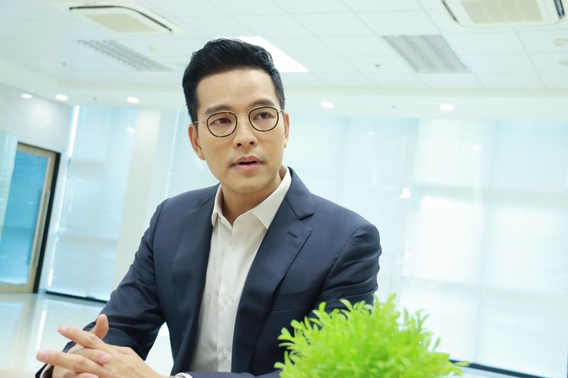 ทำความรู้จักตัวตนคนแบบ 'ทิน โชคกมลกิจ'