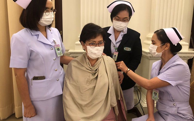 'คุณหญิงกัลยา'ฉีดวัคซีนโควิด บอกไม่รู้สึกเจ็บหรือมีอาการข้างเคียง