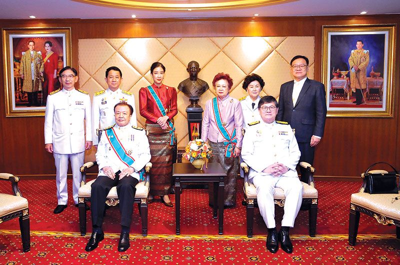 สป.อว.จัดพิธีรับพระราชทานเครื่องราชอิสริยาภรณ์อันเป็นที่สรรเสริญยิ่งดิเรกคุณาภรณ์ ชั้นสายสะพาย ประจำปี 2563