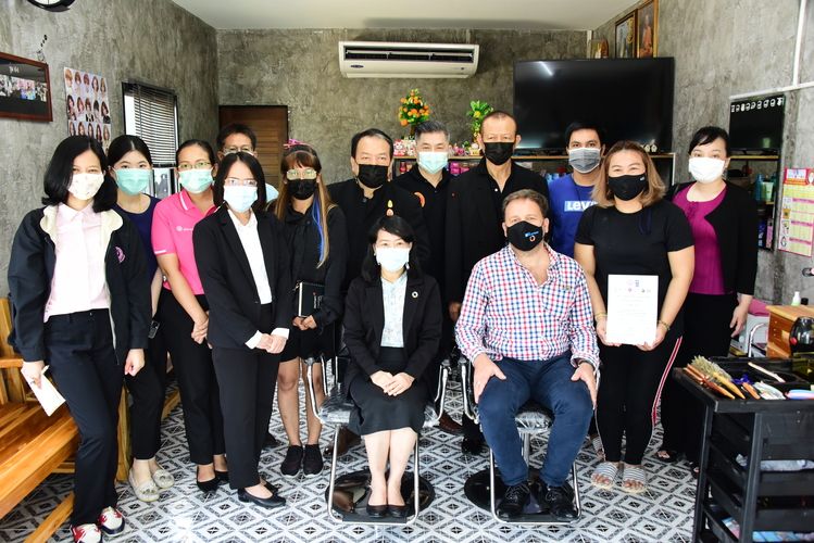 สค. ร่วมกับ UNDP สมาพันธ์และสมาคมช่างผม - กลุ่ม KnowCovid - ร่วมลงพื้นที่ติดตามผล 'โครงการช่างผมอุ่นใจ'