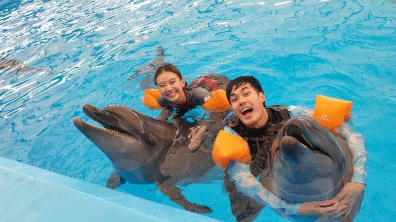 คู่รักตัวจริง  ‘หน่อง’ ควงแขน ‘แพรวา’ โชว์หวาน