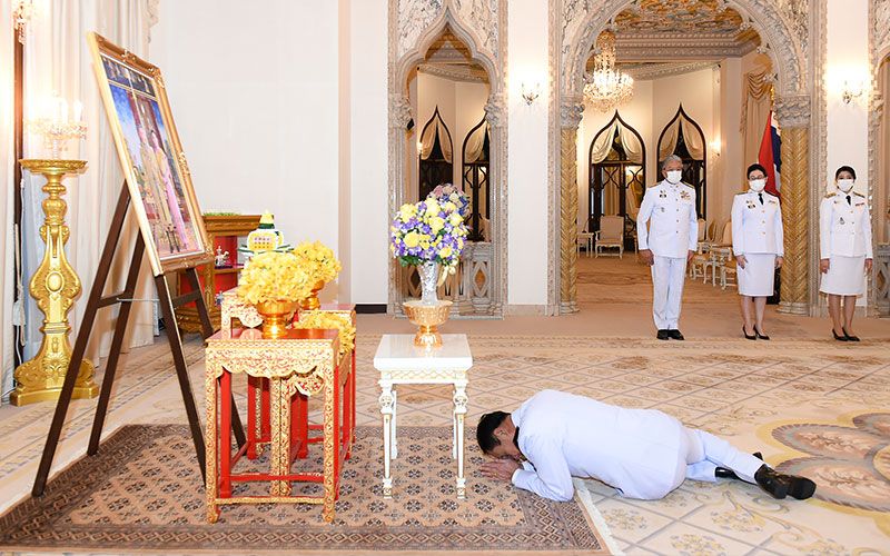 'ร.10'พระราชทานแจกันดอกไม้ เนื่องในวันคล้ายวันเกิด พล.อ.ประยุทธ์