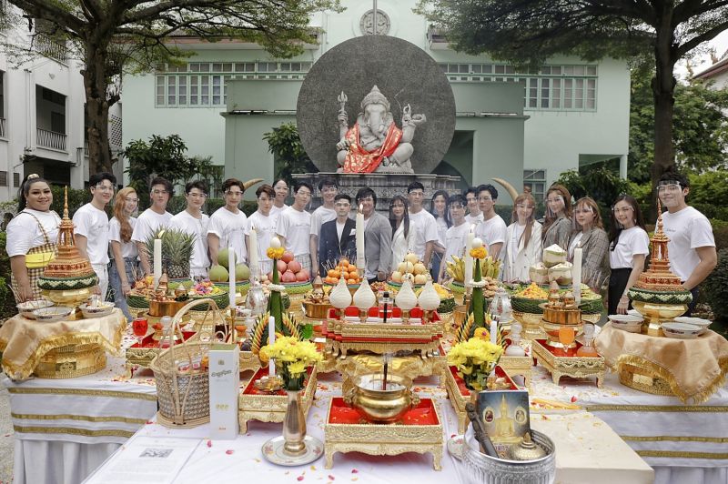 B O YY ENTERTAINMENT ถือฤกษ์ดีเปิดตัวซีรีส์วาย 'แอบมอง แอบจองรัก'