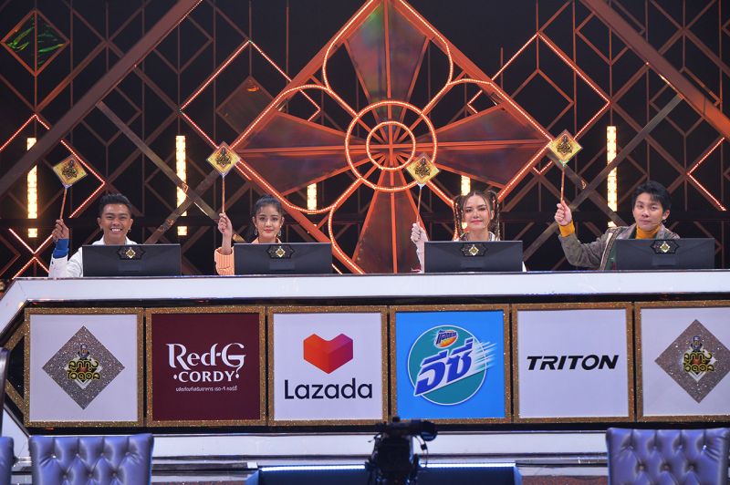 หมอลำอุดรฯ ทำ“จ๊ะ - แซ็ค - ลำไย - เต๊ะ”สั่น!! ยกแผง รุมแย่งดึงตัวเข้าทีม