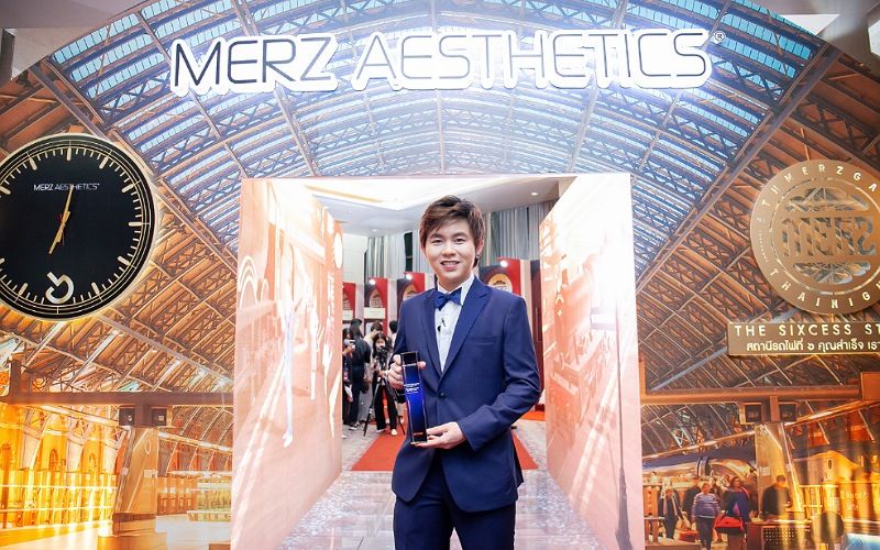 'Doctor Mek Clinic' ฉลองความสำเร็จ คว้า 2 รางวัลสุดยิ่งใหญ่แห่งปี!! เผยเทรนด์ความงามปรับรูปหน้ารับซัมเมอร์ในแบบฉบับของตัวเอง