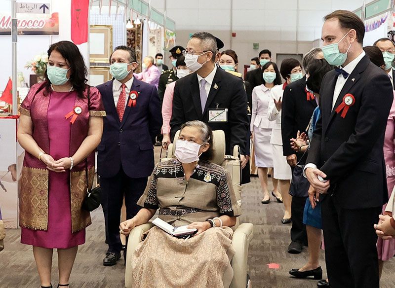 สมเด็จพระกนิษฐาธิราชเจ้า กรมสมเด็จพระเทพรัตนราชสุดาฯ เสด็จฯทรงเปิด ‘งานออกร้านคณะภริยาทูต ครั้งที่ 54’