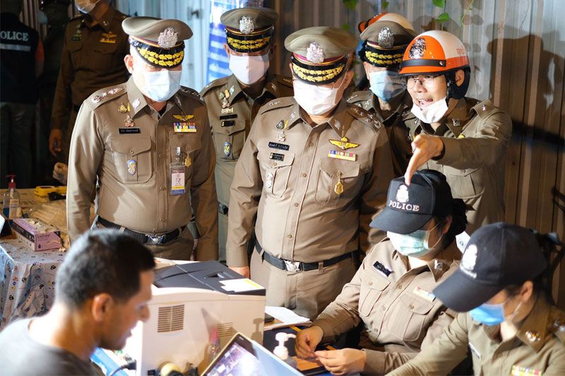 รอง ผบ.ตร.ลุยตรวจด่านย่านสมุทรปราการ หลังดีเดย์ตั้งด่านวันแรกทั่วประเทศ