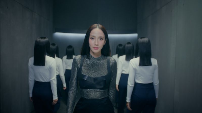 'อั้ม-พัชราภา' มานั่งบัลลังก์ให้กับ'realme 8 5G'