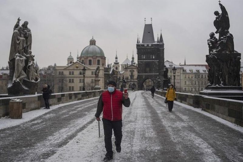 ทำไม! ประเทศสาธารณรัฐเชคมีอัตราคนตายเพราะโควิดสูงสุดในโลก : อาทร จันทวิมล