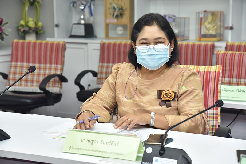 ผู้บริหารระดับสูง พม. ร่วมประชุมทางไกลติดตามมาตรการรับมือโควิด-19 พร้อมแนวทางช่วย 'กลุ่มเปราะบาง'