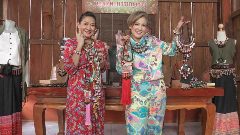 ‘คุณน้ำผึ้ง, น้อย’นั่งช้างเสพธรรมชาติ ละลานตาที่บ้านทุ่งฮ้าง