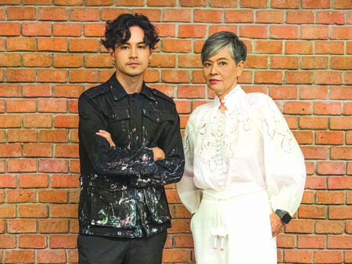 ‘เก้า-จิรายุ,แม่ก้อย’ ส่งขนมและน้ำให้โรงพยาบาลสนาม  เป็นกำลังใจให้ผู้ป่วยที่รักษาตัวจากโควิด-19