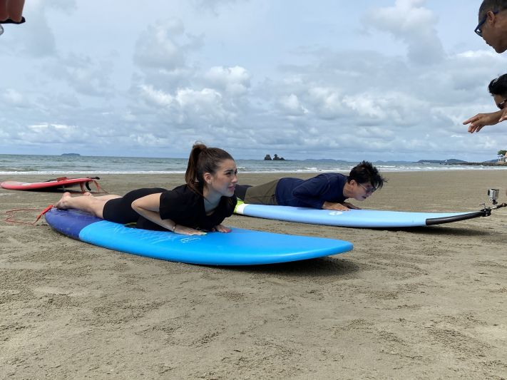 'ดู๋ สัญญา'ควงนางแบบสาว'เจสซี่'ท้าลมร้อนริมทะเลระยอง