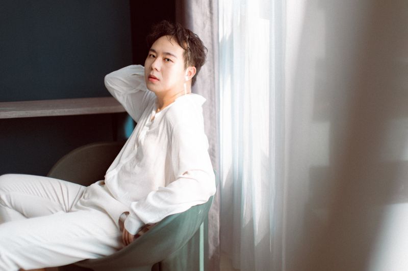 พบกับ 'ร็อคกี้ จง' พิธีกรหนุ่มจีน ผู้สร้างสรรค์รายการวาไรตี้ทอล์กโชว์ “Thailand Coming” จากไทยสู่แดนมังกร