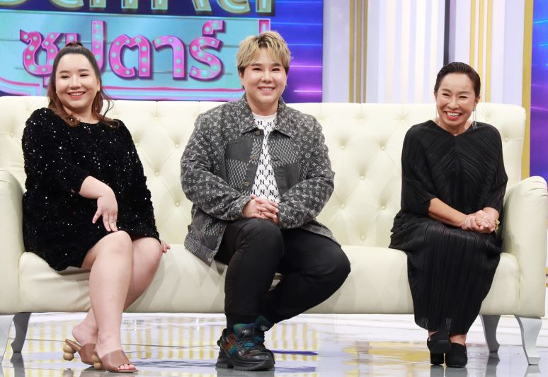 'ดีเจบุ๊กโกะ'ควง 'แม่-น้องสาว'เล่าความประทับใจ ใน 'ฮัลโหล ซุปตาร์'