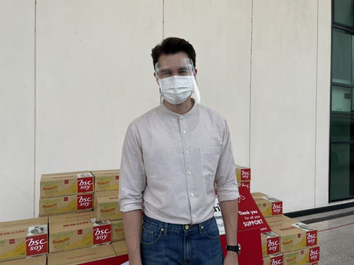 'มิกค์ ทองระย้า' ส่งมอบกำลังใจสู้วิฤกตโควิด 19