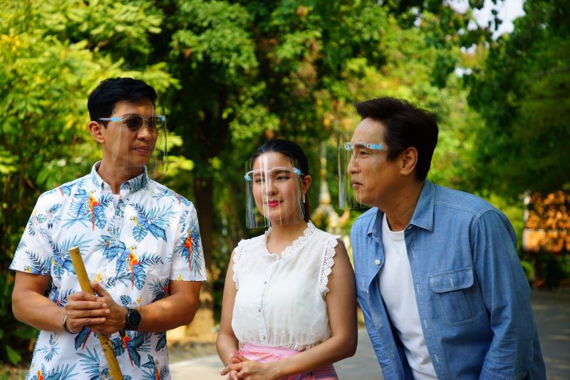 ‘แท่ง-หนุ่ม’ ชวน ‘เปาวลี’ ชมพระเด่น พระดัง พระหายาก