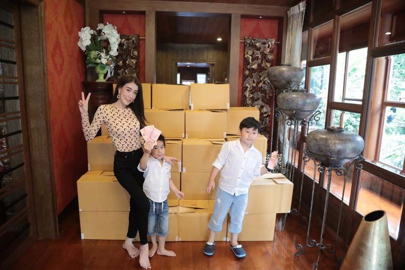 เอิร์น’ ส่งมอบ กล่องปันสุข...เพื่อแม่ลูกอ่อน  เป็นกำลังใจให้ทุกคนผ่านวิกฤตินี้ไปด้วยกัน