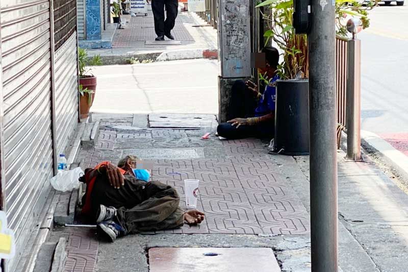 ไปดูหน่อย!คนท่าน้ำนนท์ผวา‘คนเร่ร่อน’เกลื่อน หวั่นติด-แพร่เชื้อโควิด