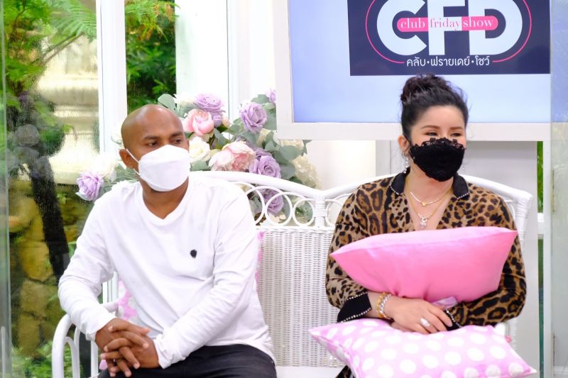 'หมอปลา' จูงมือภรรยา 'น้ำฟ้า' เคลียร์ชัด รักกันด้วยใจไม่ใช่ทำของใส่