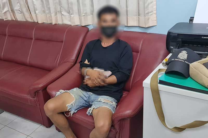 มือยิงหนุ่มเนินมะปรางมอบตัว อ้างป้องกันตัว ถูกใช้มีดแทงก่อน