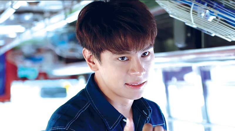 ‘แบงค์-อาทิตย์’เปิดตัวเท่ บู๊บนรถเมล์