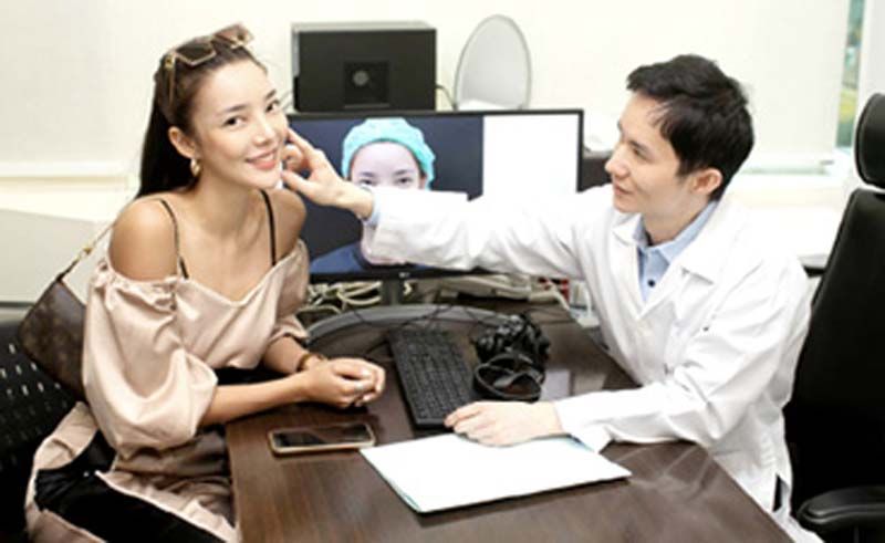 ‘ขวัญ-ปิ่นทิพย์’ แก้หน้าเบี้ยวด้วย Butterfly lift  เทคนิคปรับโครงหน้าให้มีมิติ ของ  AIC Clinic