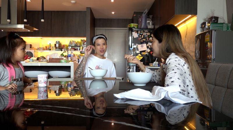 วันอลเวง 'แดดดี้ป๊อก-หม่ามี้มาร์กี้'เลี้ยงลูกกันเอง ไม่มีพี่เลี้ยง 1 วันเต็ม