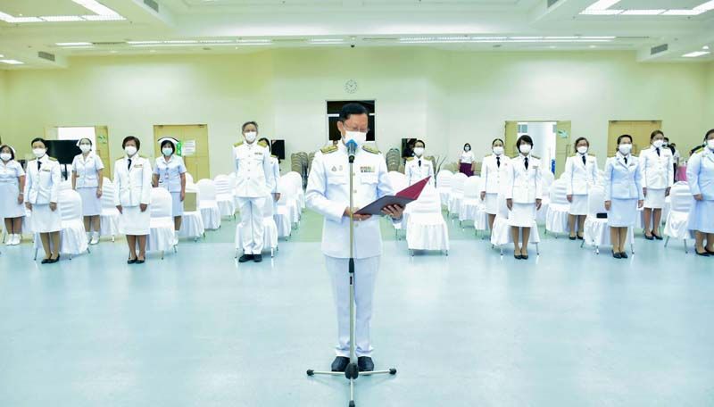 ‘ในหลวง-พระราชินี’ พระราชทานพระราชทรัพย์ส่วนพระองค์  จัดหาเครื่องช่วยหายใจพระราชทานแก่ รพ.ปทุมธานี เพื่อผู้ป่วยโรคโควิด-19