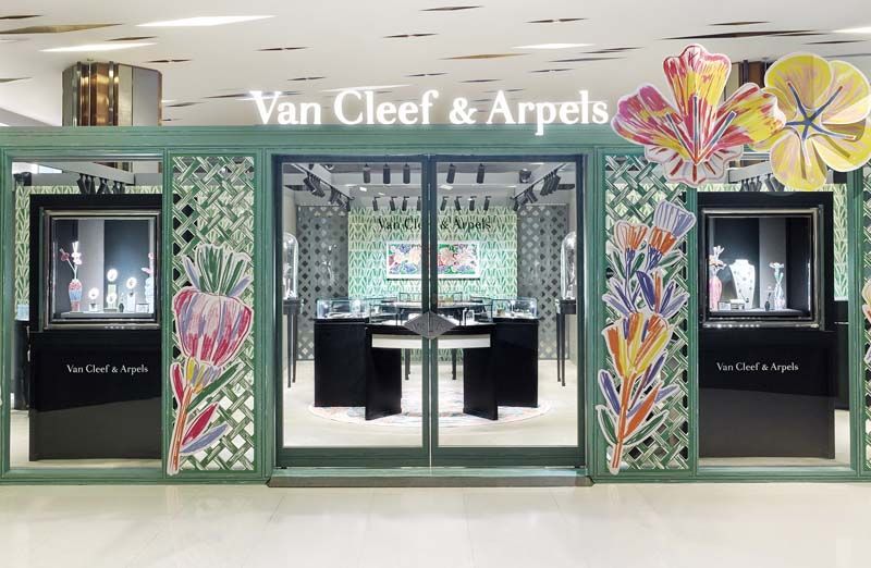 แวะเยี่ยมชมป๊อปอัพ บูติก Van Cleef & Arpels แรงบันดาลใจจากมวลดอกไม้
