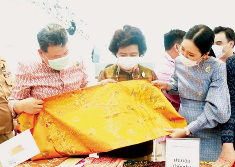 ชาวภาคใต้ปลื้มปีติ ส่งประกวดผ้าลายพระราชทาน ‘ผ้าลายขอเจ้าฟ้าสิริวัณณวรีฯ’