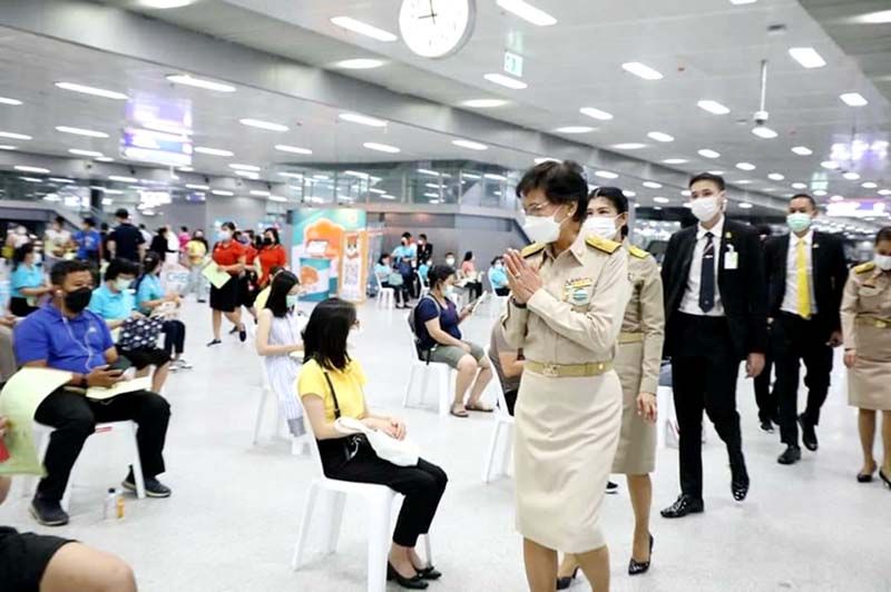 ศธ.เชื่อมั่น นร.ได้เรียนอย่างปลอดภัยจากโควิด-19  พร้อมเร่งฉีดวัคซีนครูพื้นที่สีแดง กรุงเทพฯ ปริมณฑล