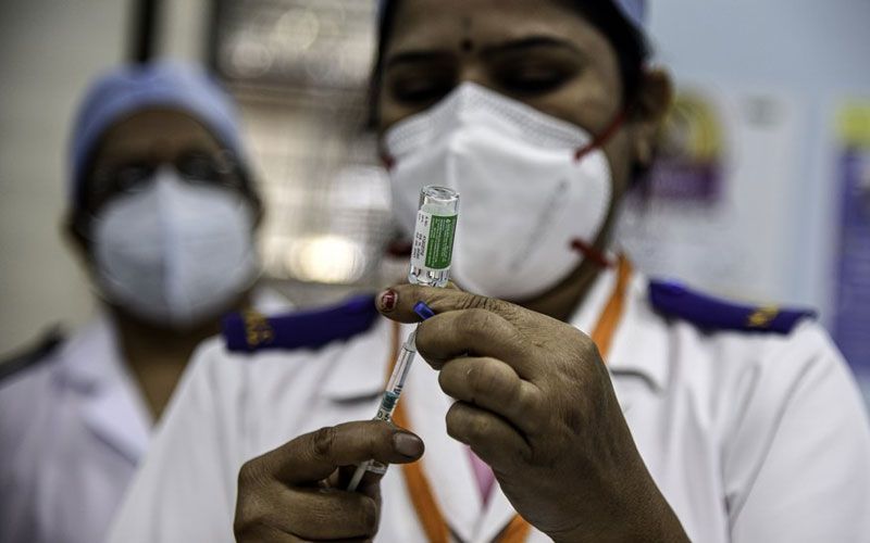 อินเดียฉีดวัคซีนวันเดียว8ล้านโดส  ชาวสหรัฐฉีดเข็มที่1แล้วร้อยละ53  ฟิลิปปินส์ขู่ใครไม่ฉีดเจอโทษจำคุก