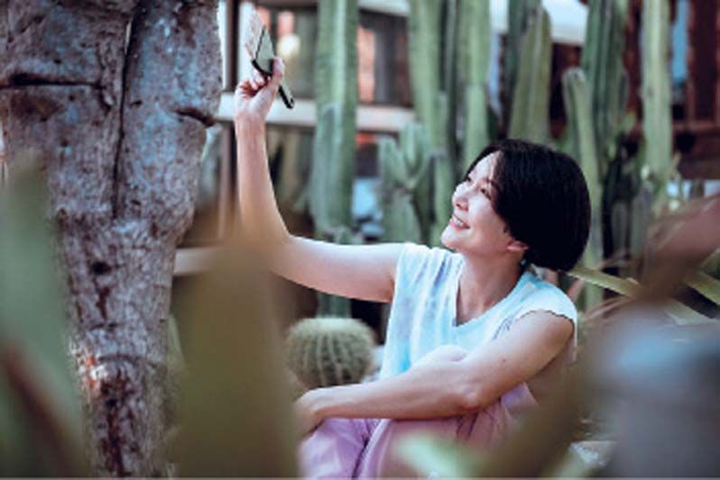 ‘เฮ็ดในสิ่งที่เซื่อ’นิทรรศการศิลปะสะท้อนสังคม  ผ่านปลายพู่กันศิลปินชื่อดัง‘ลำพู กันเสนาะ’