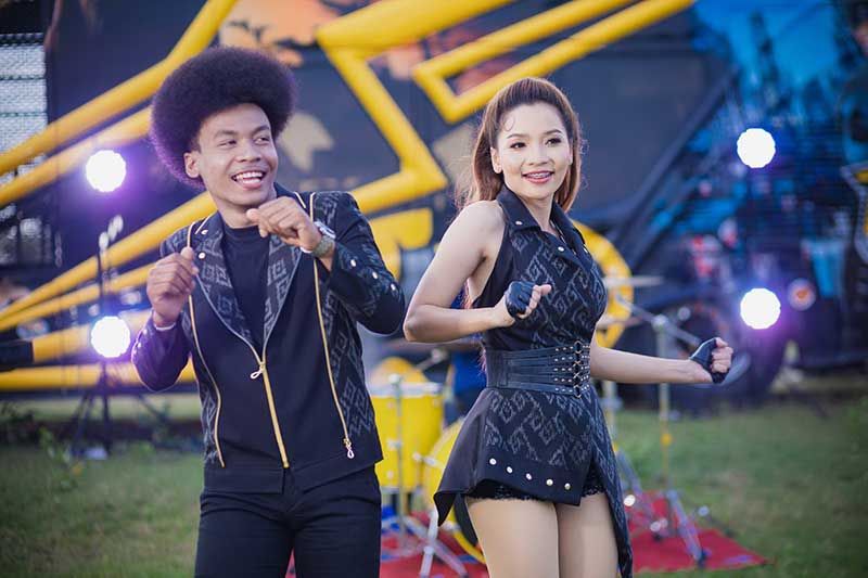 ‘ได้เบิดล่ะ’ สุดโจ๊ะ!! โดนใจคอหมอลำม่วนสุดโต่ง