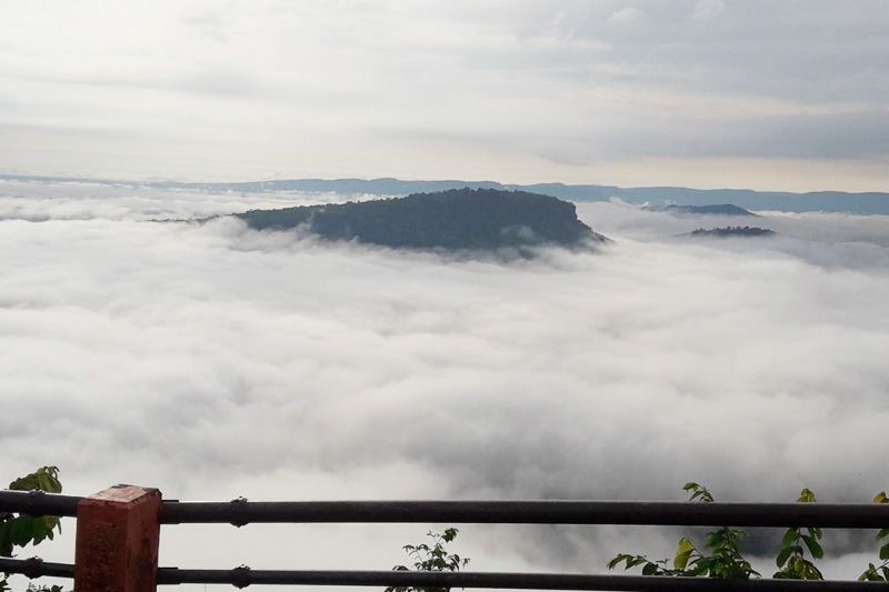 สวยงาม! ทะเลหมอกปกคลุมจุดชมวิวผามออีแดงบนเทือกเขาพนมดงรัก