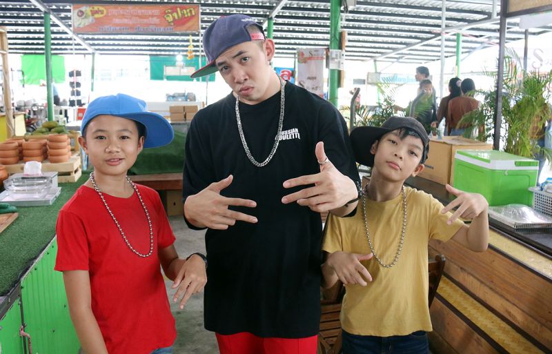 'แซะ'สลัดคราบพ่อค้า ผันตัวเป็นแรปเปอร์สุดเท่!!