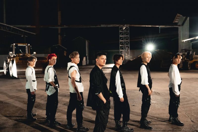 'SKYLIZE'บอยแบนด์น้องใหม่สะกิดไหล่'ชิน ชินวุฒ'โชว์สเต็ปแดนซ์จนไฟลุก!