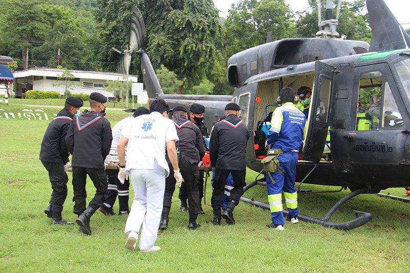 ทหารช่วยประชาชน! บินฮ. รับผู้ป่วยฉุกเฉินจากแม่สะเรียง ส่งตัวรักษาด่วนที่เชียงใหม่