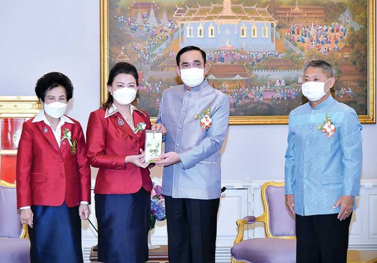 สมาคมสภาสังคมสงเคราะห์แห่งประเทศไทยฯ เชิญชวนอุดหนุนผลิตภัณฑ์ดอกมะลิ‘เทิดพระคุณแม่’