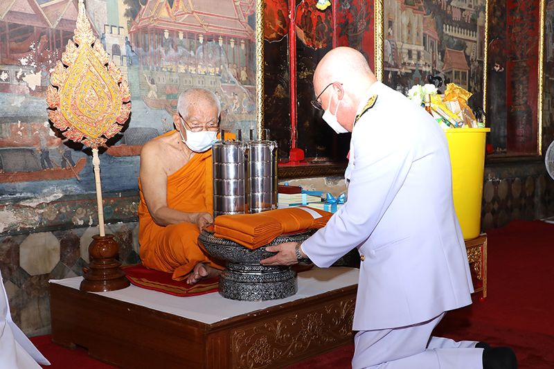 โปรดเกล้าฯ ปธ.องคมนตรี เป็นผู้แทนพระองค์ บำเพ็ญพระราชกุศลเนื่องในวันเฉลิมพระชนมพรรษา 12 สิงหา