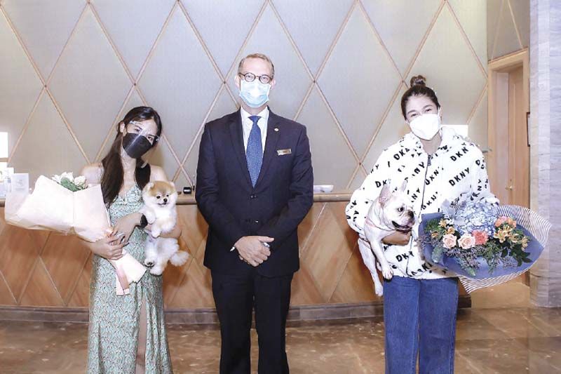 พักผ่อนสุดหรรษากับสุนัขรู้ใจ