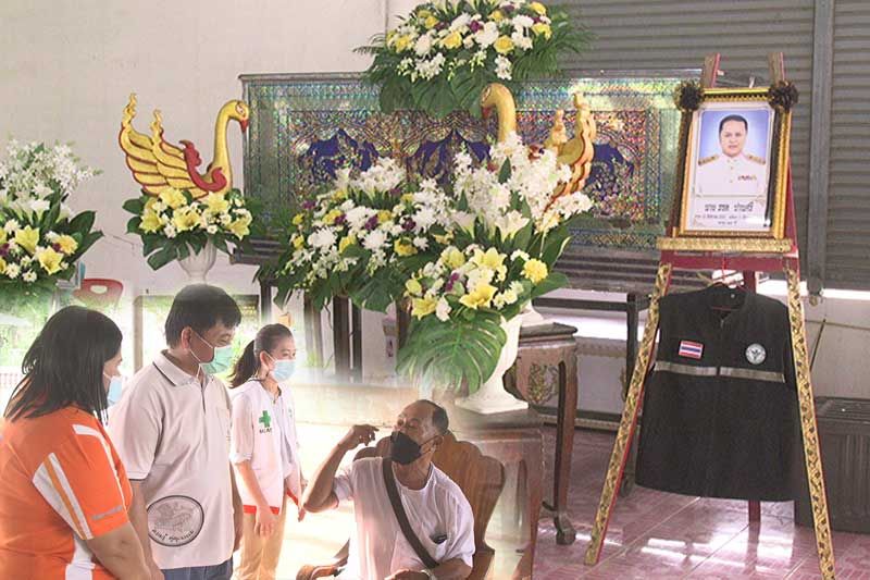 ด่านหน้าพิจิตรไว้อาลัย จนท.ฉีดวัคซีนเข็ม3เสียชีวิต พ่อจำนำจยย.จัดงานศพลูก