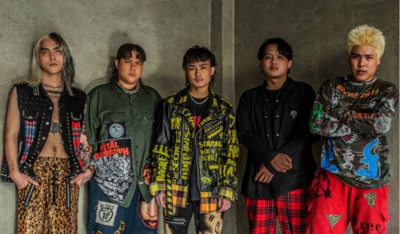 BOMB AT TRACKโชว์กีตาร์บิน!! เรียกเสียงฮือฮา...โดนใจชาวร็อคเกอร์