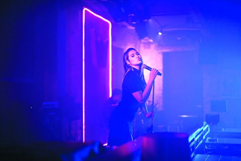 ‘มีนตรา อินทิรา’ส่งเพลงอกหัก  ‘อยากฟังว่าบ่เป็นหยังแม่นบ่’สวนทางกับชีวิตจริง