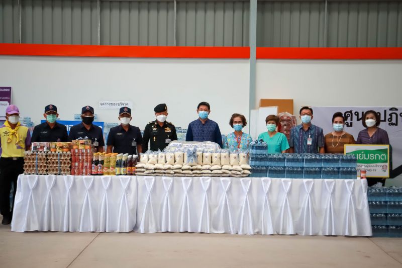 นักรบสีน้ำเงิน นำข้าวสาร-อาหารแห้งช่วยเหลือผู้ป่วยโควิด-19