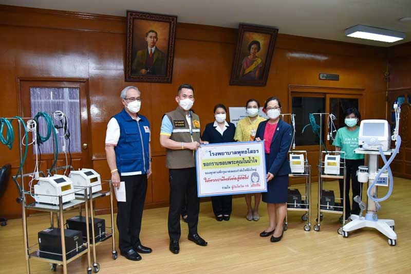 ‘กาชาดฉะเชิงเทรา’มอบอุปกรณ์ทางการแพทย์ให้รพ.พุทธโสธร ใช้ช่วยผู้ป่วยโควิด